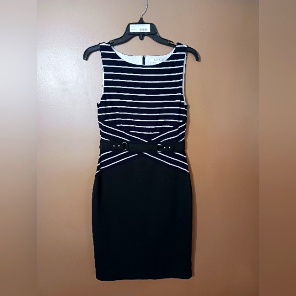 White House Black Market versatile sleeveless black and white dress size 2